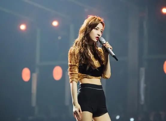  惊艳|《姐姐们》第二轮公演吴昕逆袭成功，下横叉惊艳全场，妆容绝美！