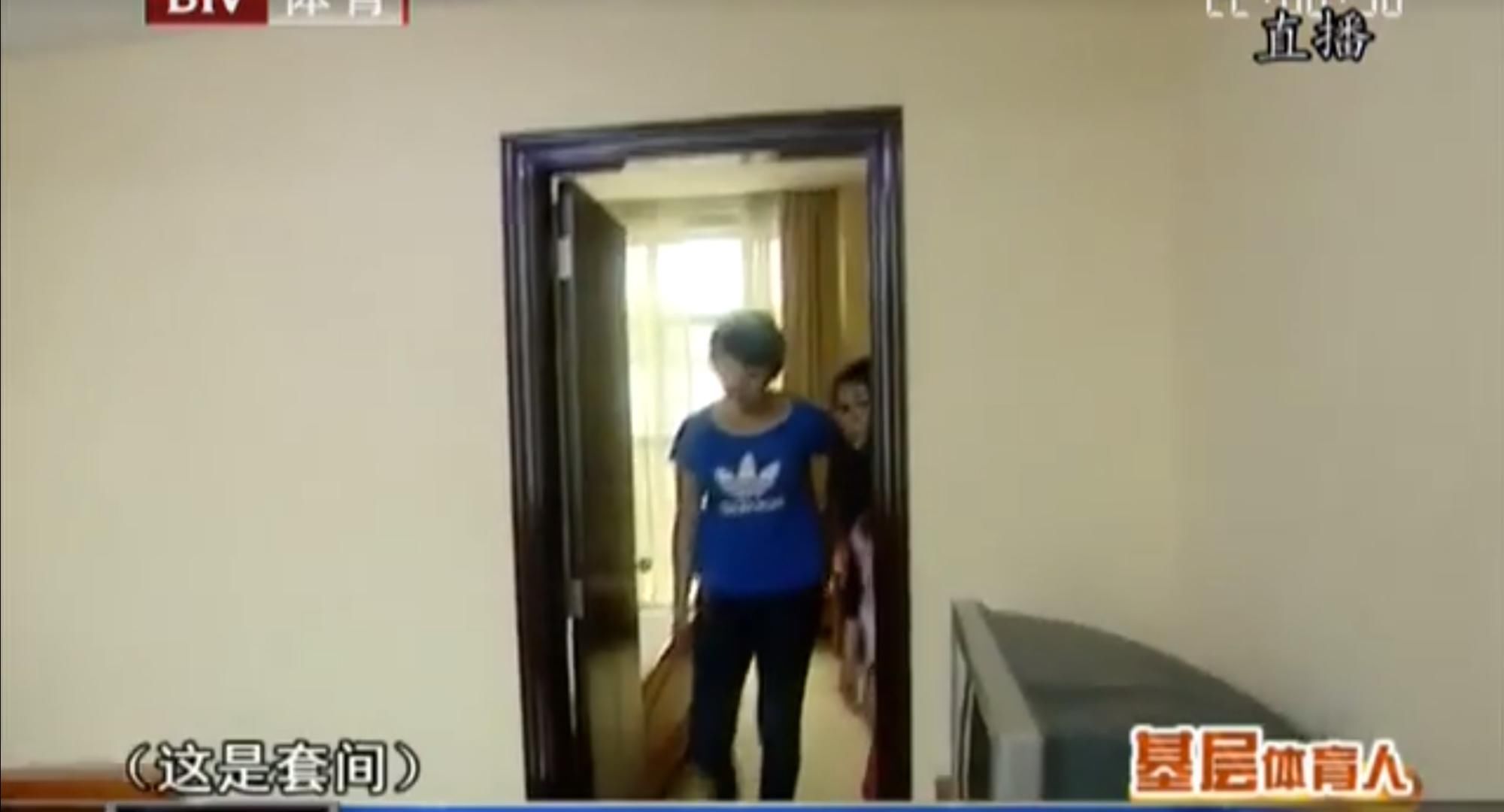  全队|冯坤曾给17岁朱婷当教练！带国青让小朱代收全队手机，朱婷一脸青涩