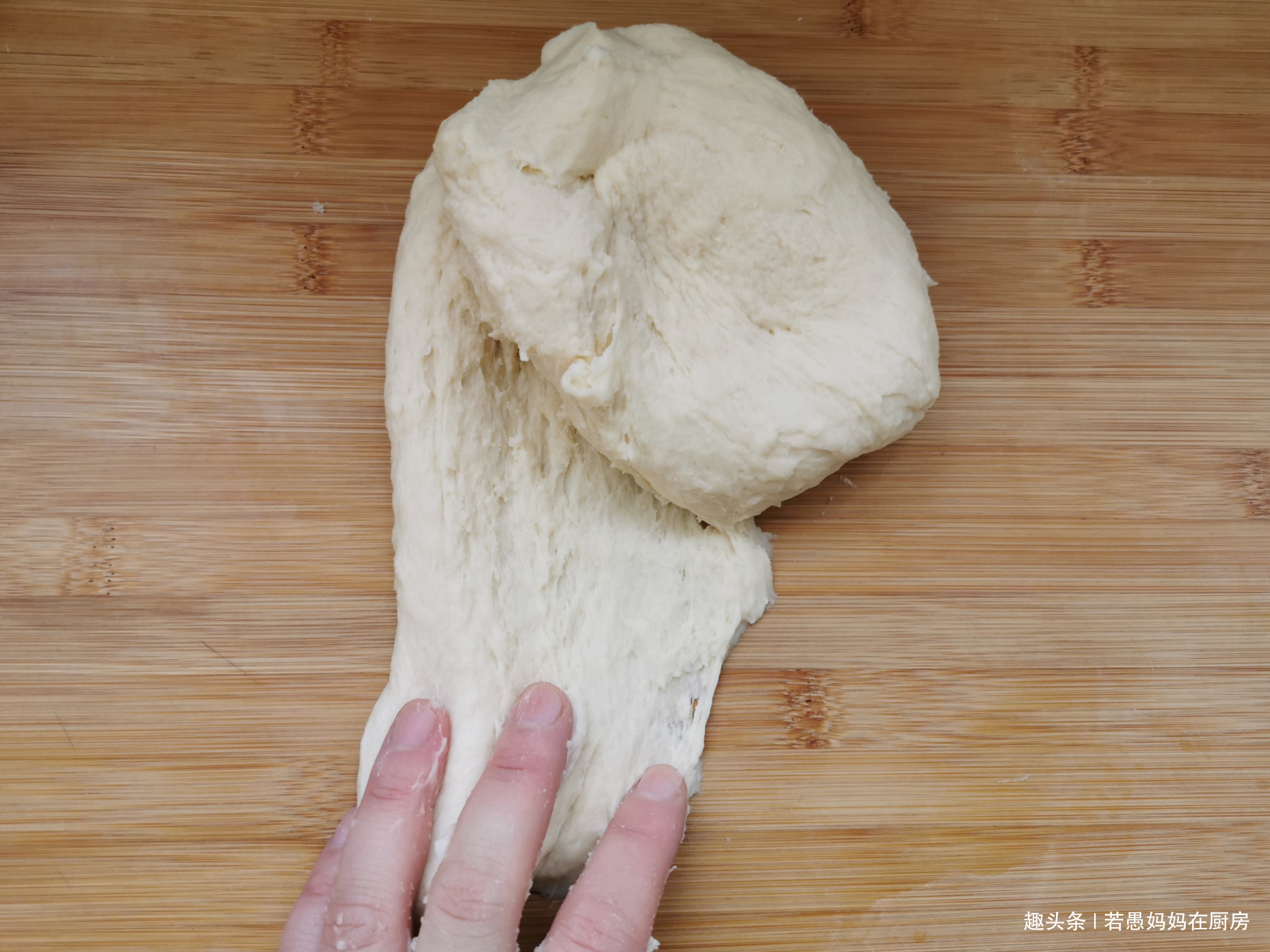  饼铛|自己在家做面包，3个动作15分钟揉出手套膜，烤箱电饼铛都能做