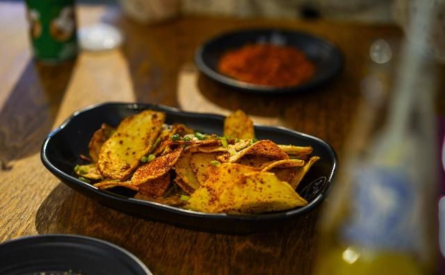  寻味|寻味成都 | 一座来了就不想走的城，一台开了就不想下的车