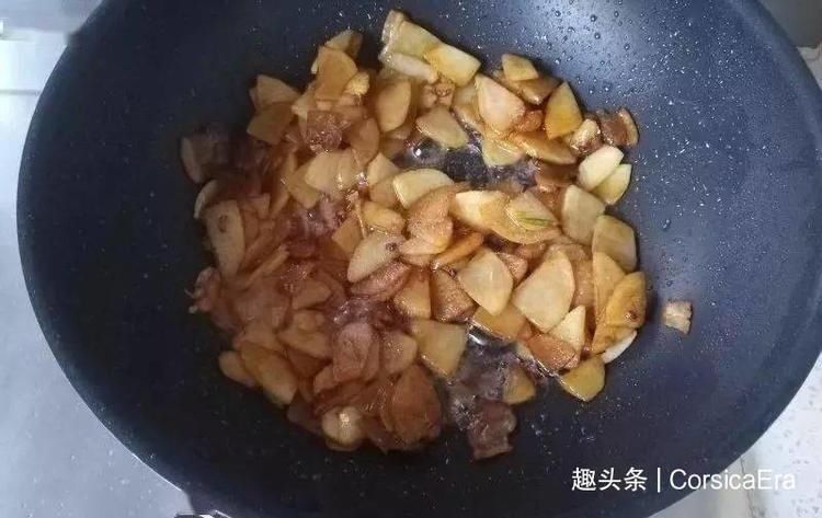下饭|五花肉炒土豆片,简单的一道菜,香辣开胃又下饭!