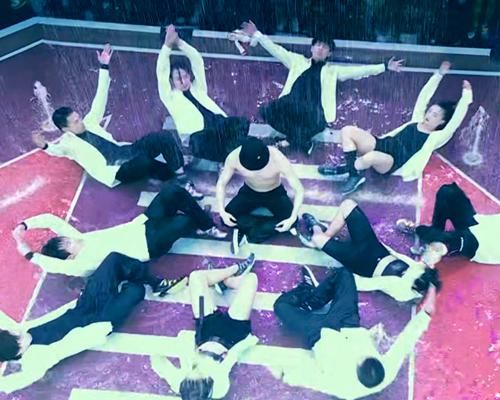  弊大于利|《这就是街舞》水舞台弊大于利，齐舞观赏性大减，三点劣势成硬伤