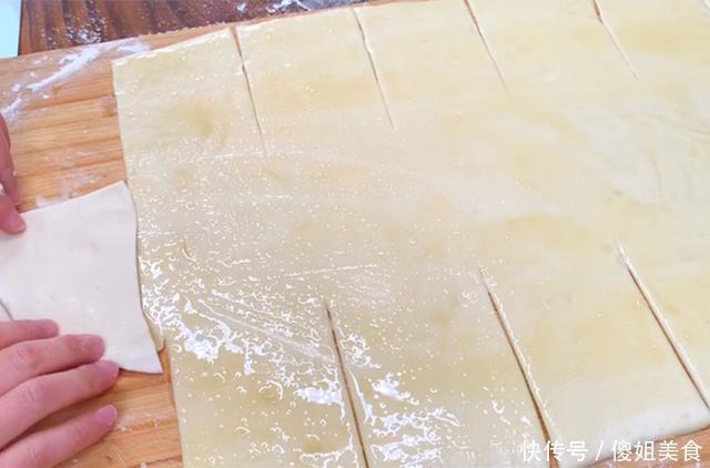 抹油|烙饼时,有人烫面,有人抹油,其实都不对,教你正确做法,太香了