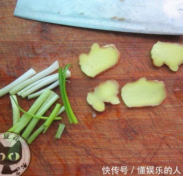 葱香|葱油鸡,葱香四溢,肉质鲜美