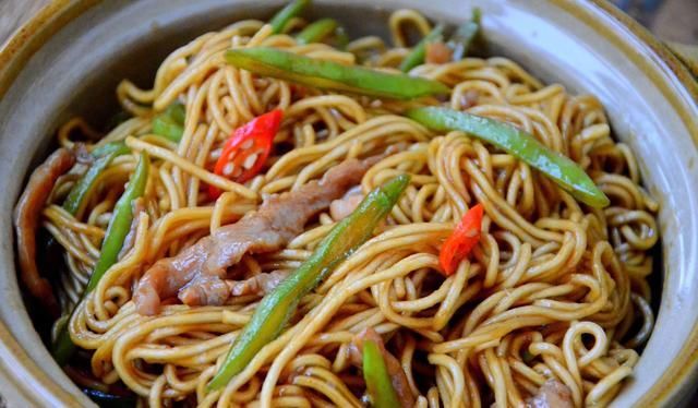 锅中放入|开学季十款懒人必备早餐，每天换着花样做，简单省事十分钟准上桌