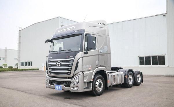  实拍|新增各种预警配置，实拍520马力现代创虎重卡，还有越野模式