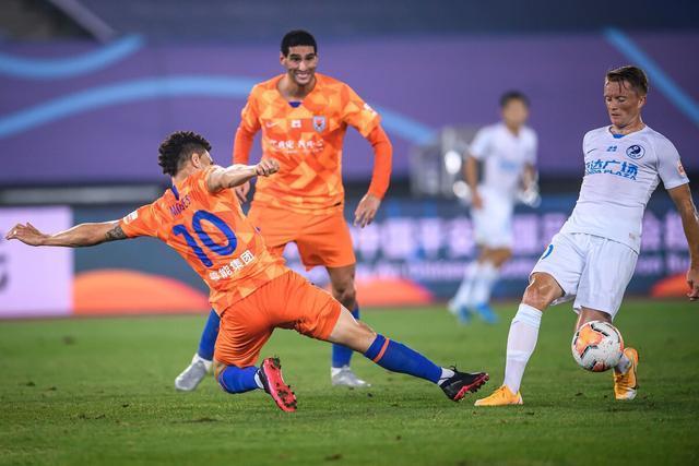 刘洋|感谢刘洋致命失误!鲁能终于输一场,李霄鹏送大连人中超首胜