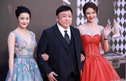  电影|王晶的妻子长啥样？看了他妻子的照片后，网友：人生赢家！