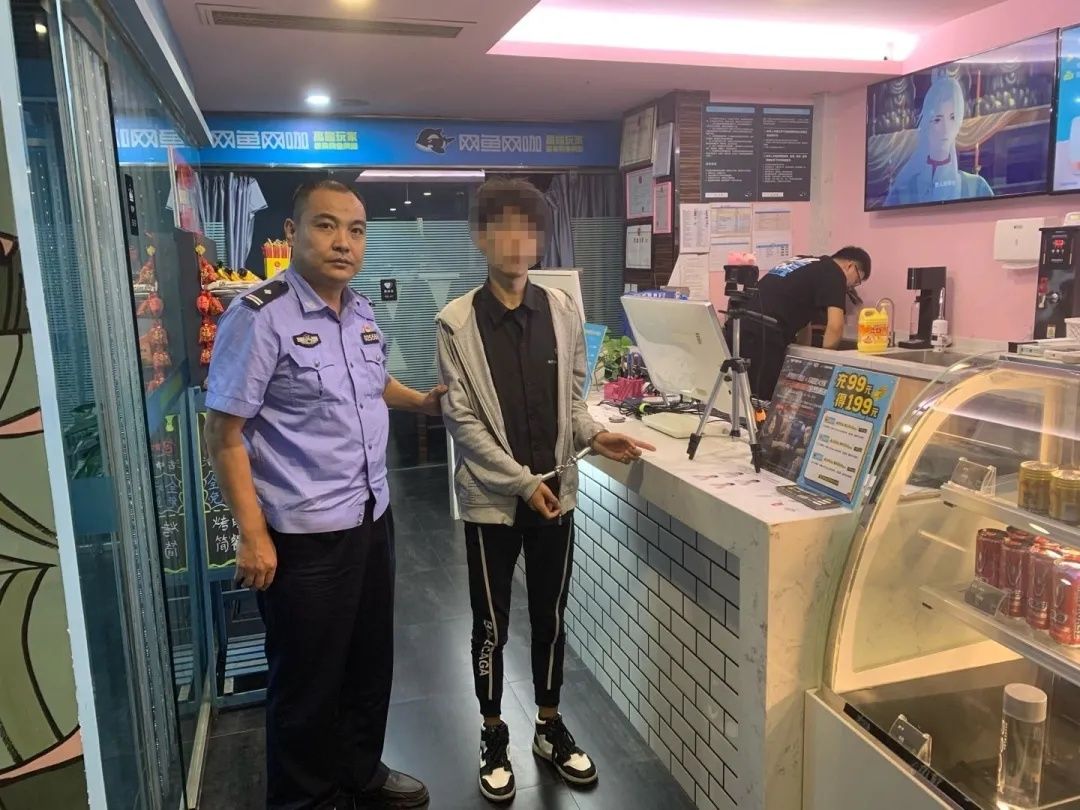 深夜|深夜网吧偷手机,却不知监控拍下了一切