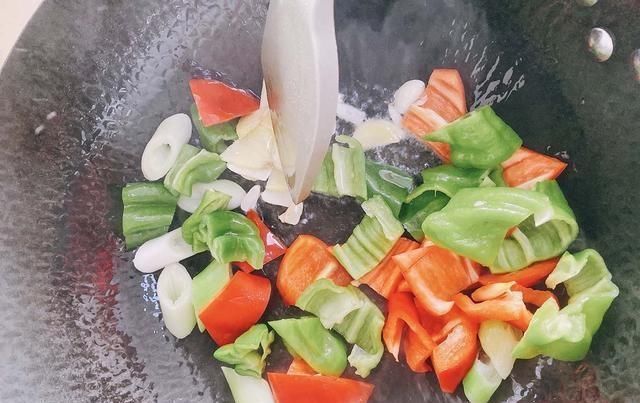 香辣|脆嫩爽口的双椒爆肚,香辣弹韧,百吃不厌,赶紧来瞧一瞧