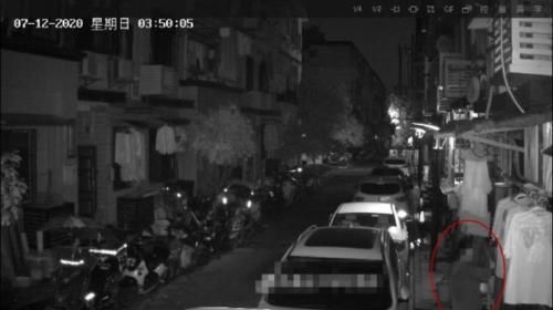 偷偷|警惕！有人正在偷偷靠近你……