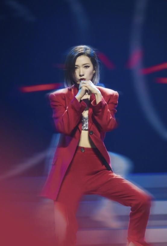  工作人员|《浪姐》万茜被质疑保送？张萌委婉回应：姐是没钱！不信别人作弊