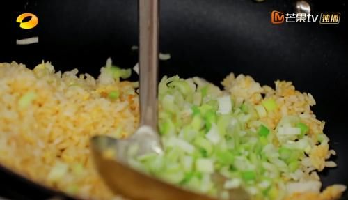  蛋炒饭|《中餐厅》林大厨的厨艺究竟如何？看到他做的蛋炒饭，服了！