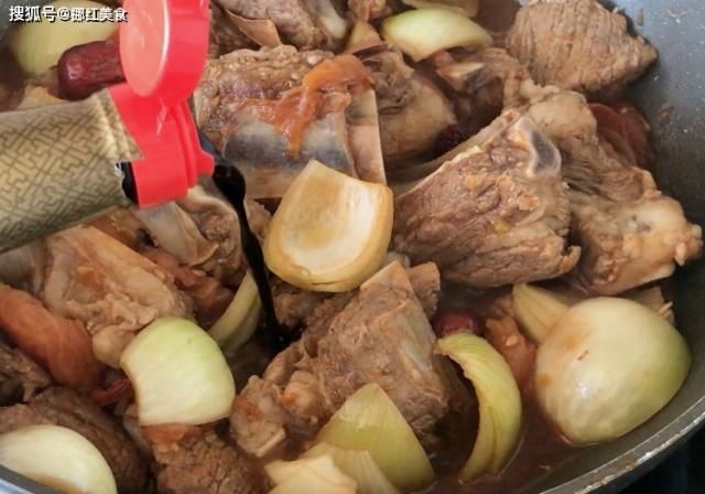 鲜香|炖牛排骨千万别焯水，乱用香料，这方法简单好用，软烂鲜香！