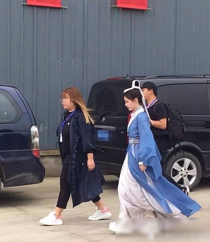  修图|被王思聪内涵后，鞠婧祎“做作”言论被扒？自夸美到不用修图软件