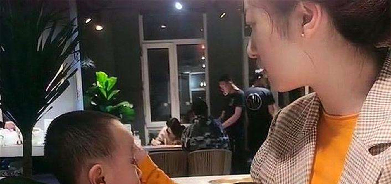  告状|24岁姐姐和4岁弟弟打架，姐姐一脸委屈哭诉告状，弟弟却云淡风轻