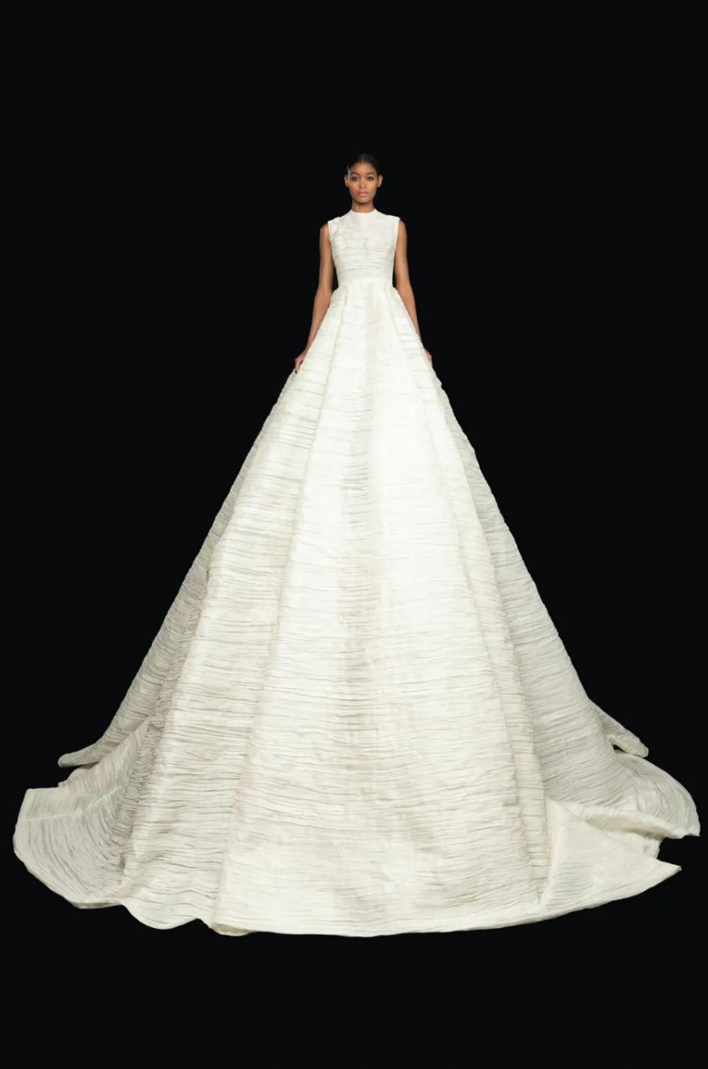  高级|Valentino2020秋冬高级定制，一次人与数码技术的对话