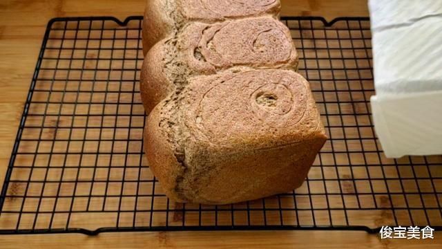 吐司|真正的【全麦吐司】,完全不用加面粉,也能做到松软无比