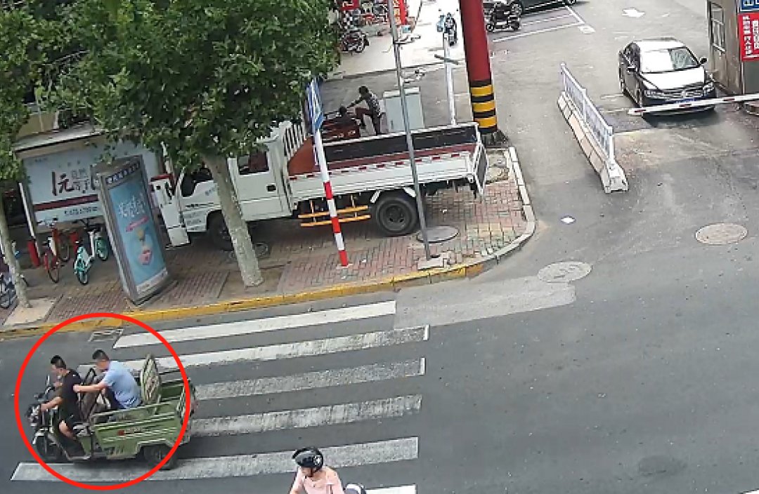  驾驶|曝光台丨三轮车违法曝光！无证驾驶三轮机动车一律拘留！