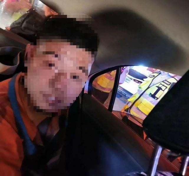  淡定哥|＂淡定哥＂ ：我虽然半醉半醒，但我开车没问题！