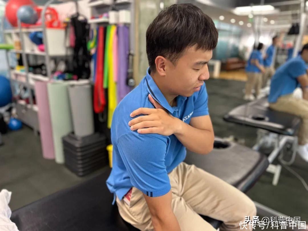 正确的睡觉姿势对身体无害的(千万别再用这个姿势睡觉！当心把你的身体全毁了！)
