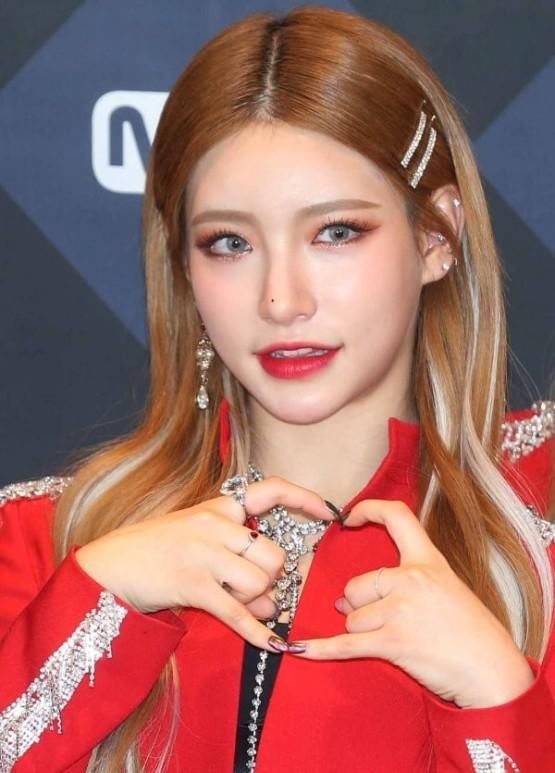 公司|公司跑路，忙内作妖，这个女团出道不到1年，刚有点水花却被迫解散！