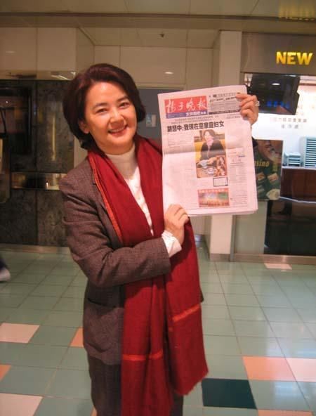 感觉|老了就不适合化浓妆,胡慧中装嫩完全认不出,不真实更不优雅!