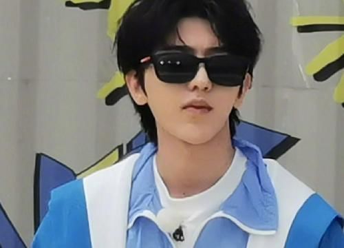  碰上|《奔跑吧》路透：周震南何洛洛跟蔡徐坤陈立农碰上，前2名正面刚