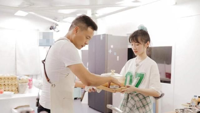 冤大头|《中餐厅4》为何总亏钱?赵丽颖成“冤大头”,到底是谁的问题?