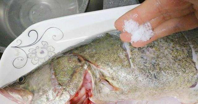  简单|特色家常菜-清蒸桂鱼，肉质鲜嫩有营养，做法简单容易学