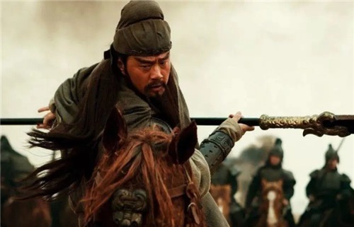 连斩|华雄连斩四将，若关羽不上谁还能斩华雄？其实曹操手下还有一人