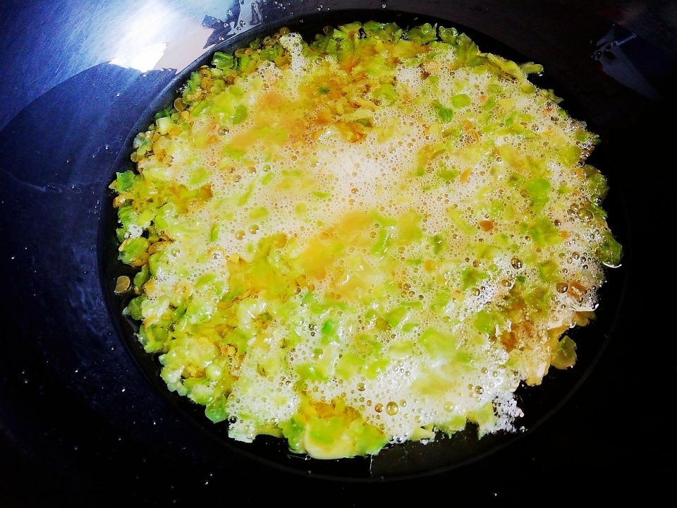  过瘾|这样吃苦瓜最过瘾，不用焯水，只要加点它，一盘都不够吃！