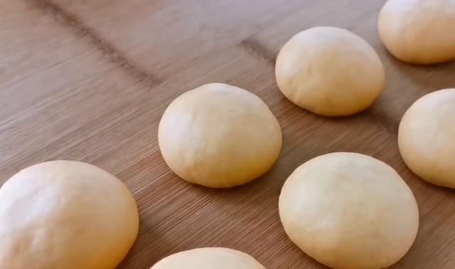 馒头|面粉别蒸馒头了,加2个西红柿,不用蒸不用烙,出锅比吃肉还香!