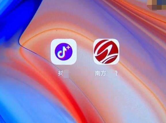 视频平台|动动手指月入3万?女子为了挣钱先充值,不料还没回本已经解散!
