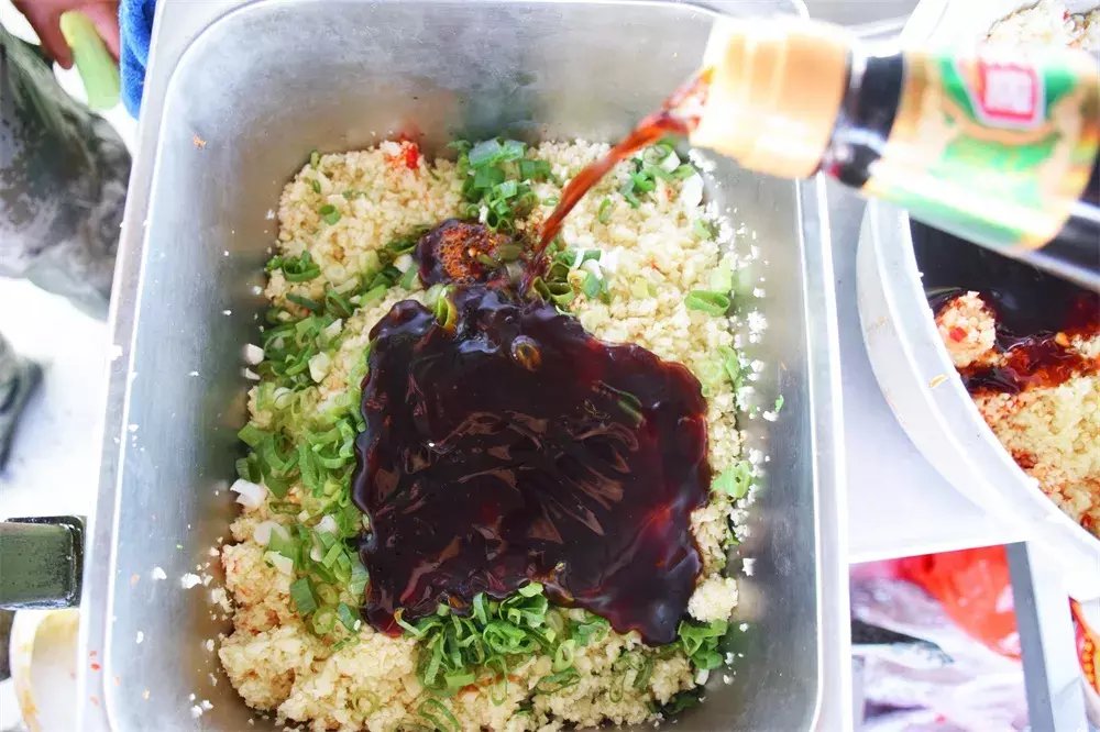 羡慕|解放军野外驻训伙食怎么样?小龙虾、烤全羊随便造!能羡慕死印军