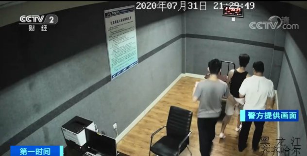 女友|遇到扫码就躲！他还把存款、车、店全放女友名下，警察调查发现...