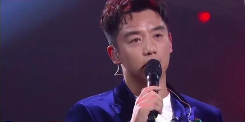  歌王|《跨界歌王》：郑恺得到丁老师认可，李小萌激动流泪，钟楚曦登顶