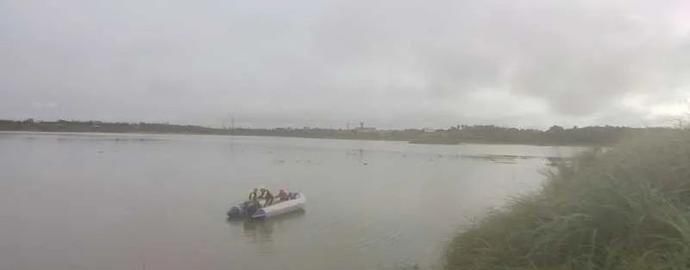 救援|3人南渡江边捕鱼,2人不幸卷入深水失踪……救援工作仍在进行!