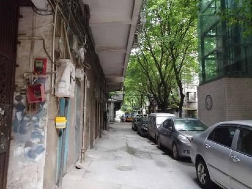 无物|僵尸车曝光台3：禅城城门西路无物管的老旧小区，2辆车2年未挪