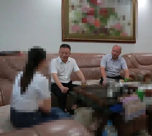 抓到|抓到了！悬赏50万涉黑逃犯归案！