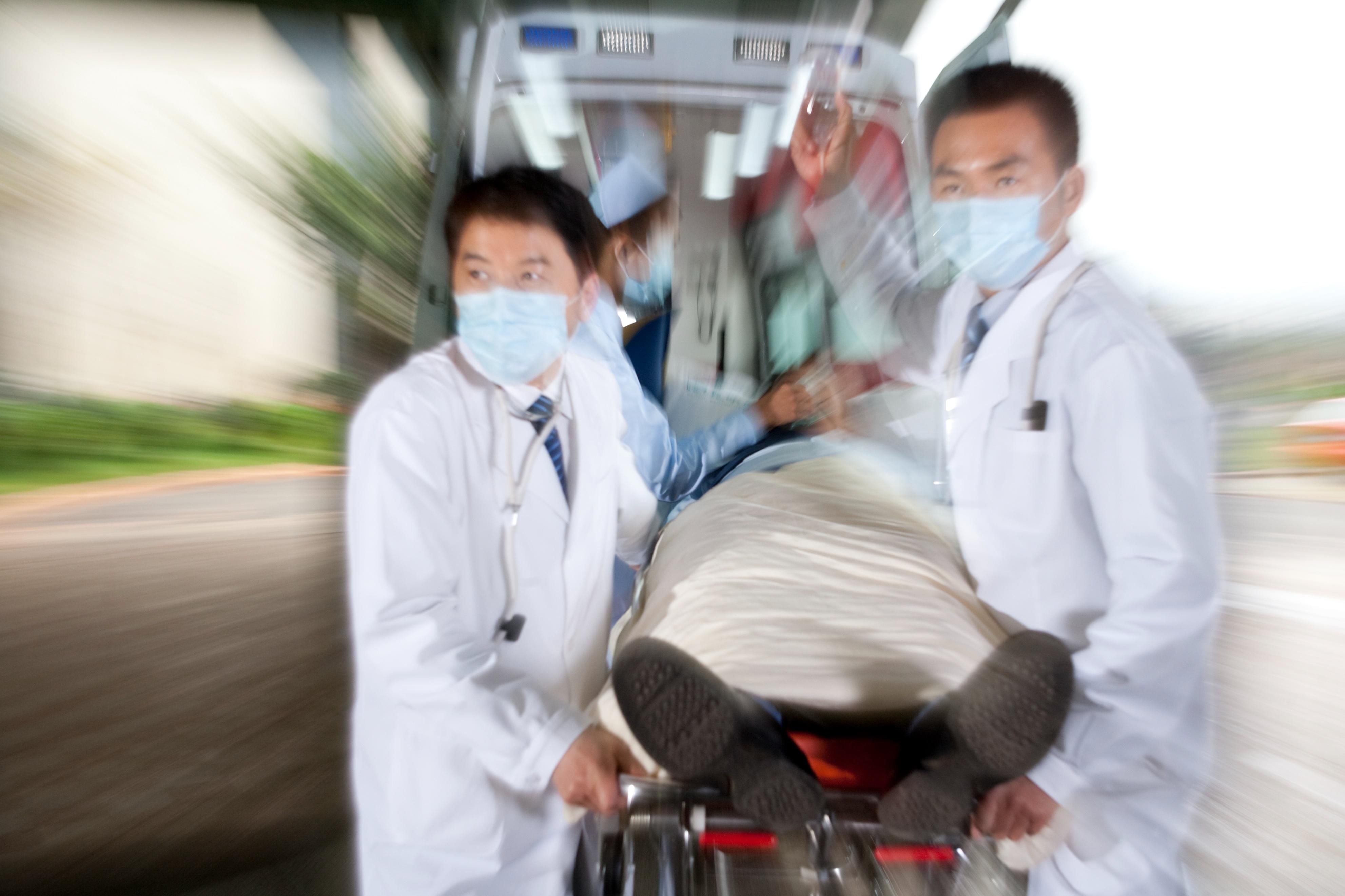 烈日当头的下午，急诊科送来一个意识恍惚的热射病伴外伤患者2023
