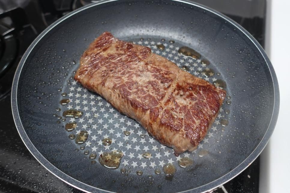 做法|简单美食之《牛排盖饭》的做法