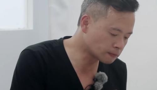  吃饭的时|中餐厅全员吃饭，黄晓明热到脱妆，看清赵丽颖的假睫毛，偶像包袱重