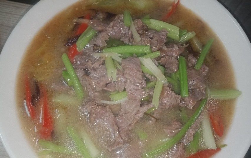  特别|杂蔬水煮牛肉片，酸辣鲜麻，营养开胃，连汤汁都特别好喝