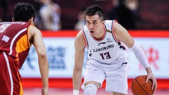 得分纪录|CBA库里疯狂48+9三分破纪录，却倒在郭少面前，2球教他何为第一卫