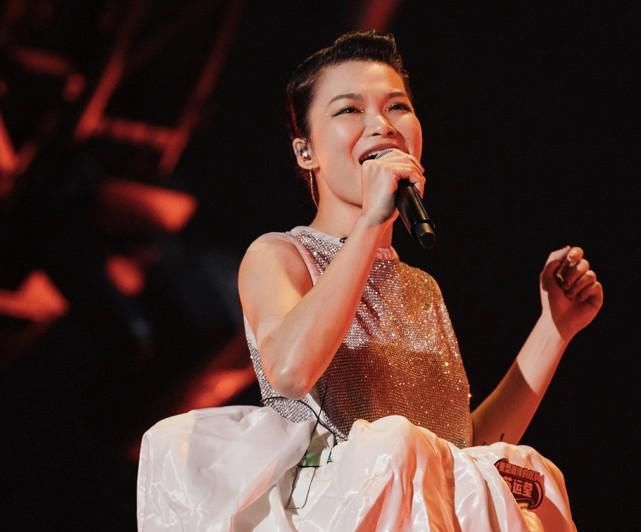  大杂烩|《乐队的夏天》成大杂烩，摇滚与偶像、相声的融合，果然不合适！