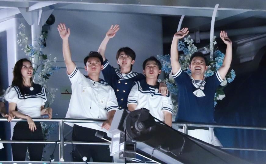  路透|蔡徐坤“海军装”路透，不用精修PS，说只有18岁都不算过分