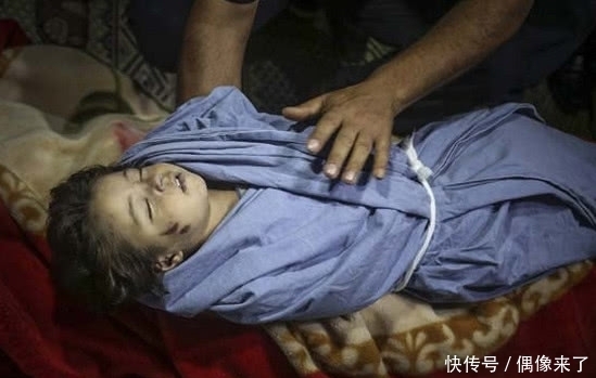  女儿|3岁女孩在学校身亡，父亲抱着女儿遗体痛哭，真相让所有人痛心！