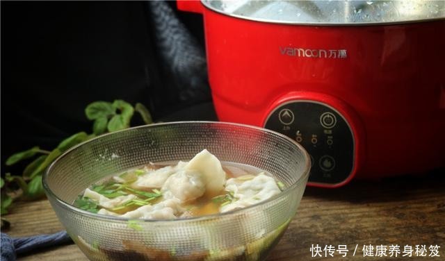  每次|秋天多给孩子做这馅的饺子，鲜美入味，每次煮一大锅，百吃不厌