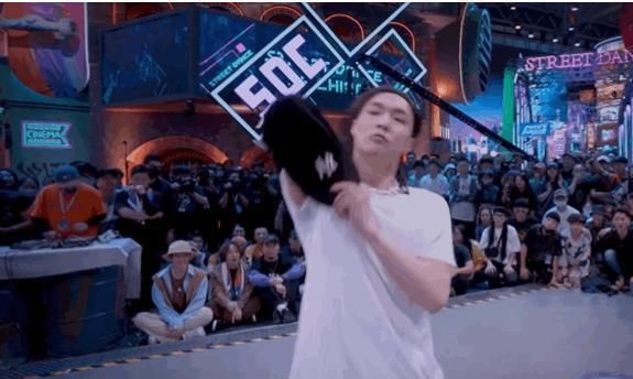  说出|王一博评价张艺兴，表示不再与张艺兴斗舞，说出原因大家都笑了